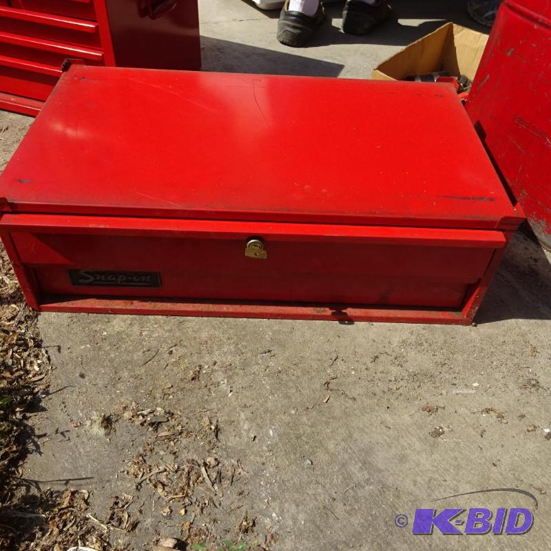 lot 6 image: 2 drawer snap on tool cabinet with lock and k...