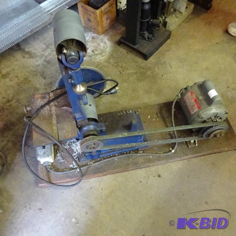 lot 75 image: Belt and disk sander on stand. 110 volt...