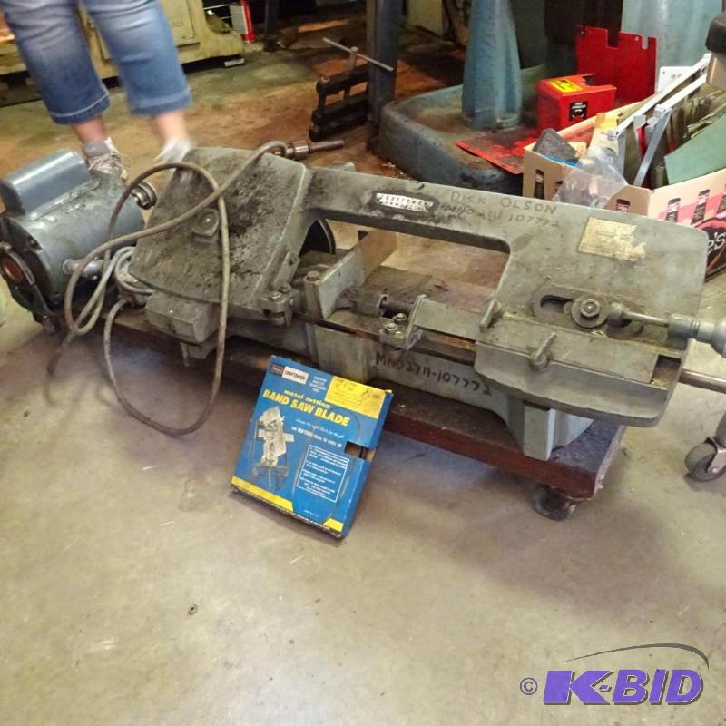 lot 78 image: metal cutting band saw. 110 Volt. Has no belt...