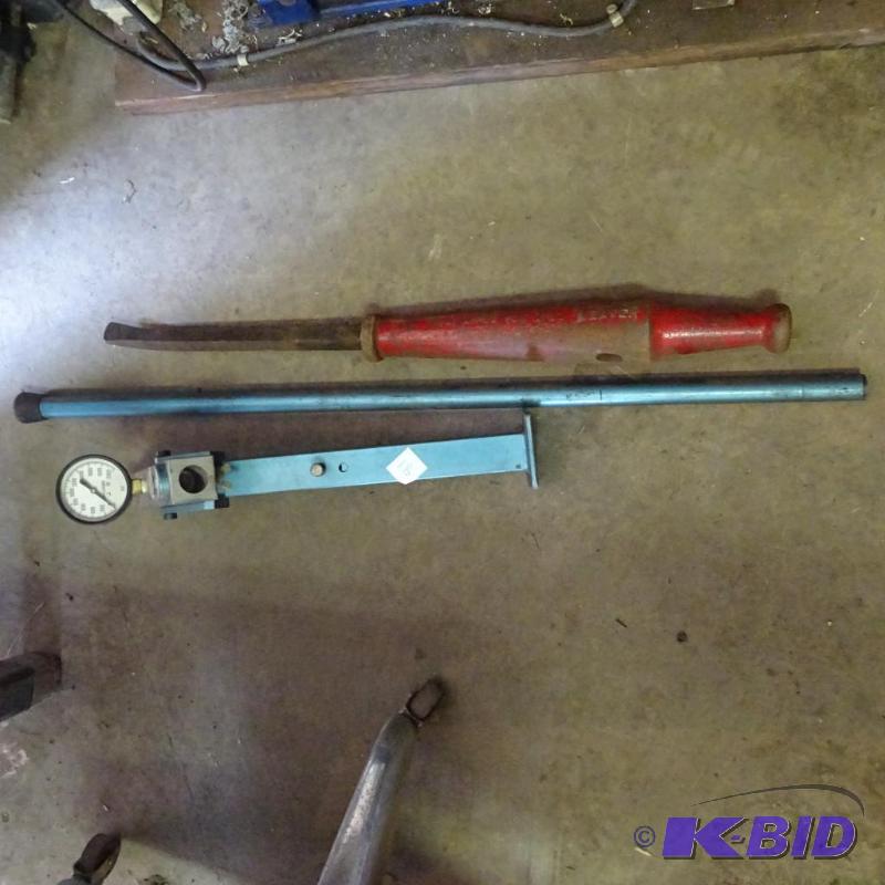 lot 81 image: Slide hammer pry bar...