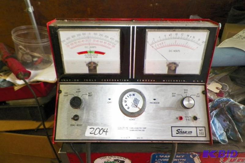 lot 2004 image: Snap-on MT552 AVR Charging System