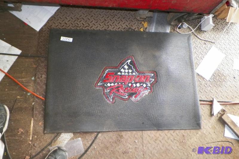 lot 2005 image: Snap-on Racing Mat 36 x 24