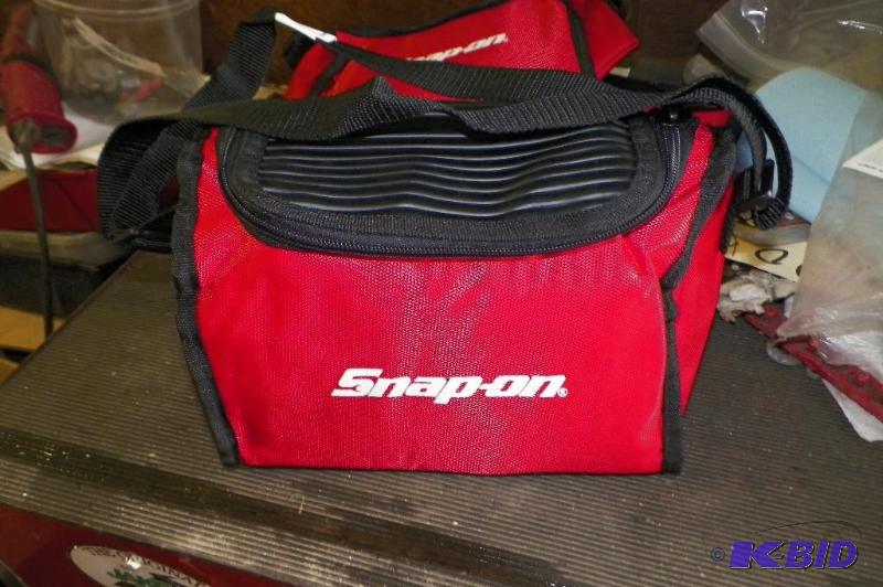 lot 2027 image: Snap-on Padded Insulated CoolerTool Bag