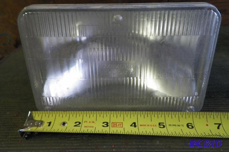 lot 2033 image: 6 12 Sylvania Halogen Headlight
