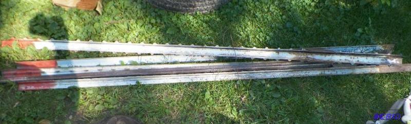 lot 2082 image: 6 Steel Posts