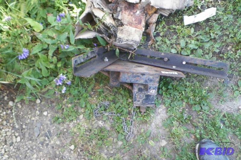 lot 2087 image: Transmission Jack Part - goes on top of a jack