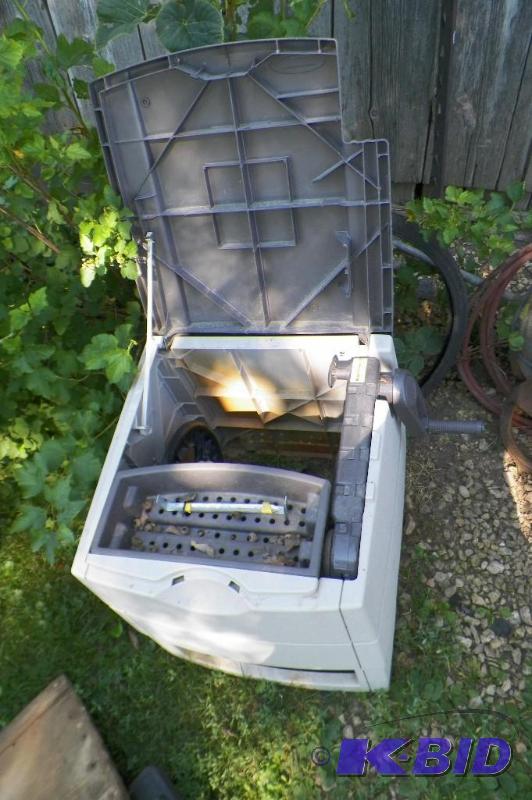 lot 2091 image: Suncast Hose Reel in Box