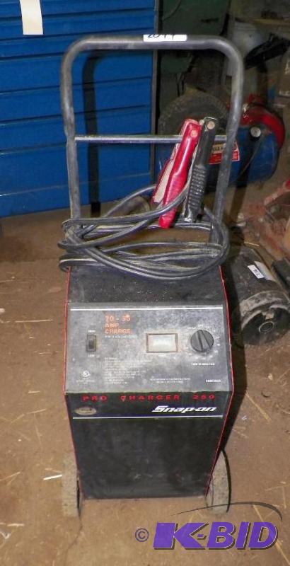 lot 2094 image: Snap-on Battery Charger Pro Charger 250