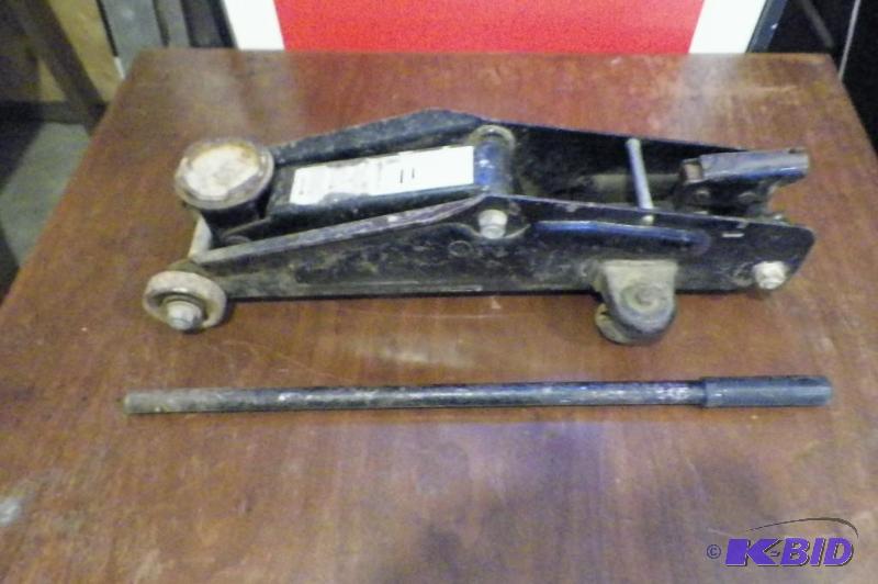 lot 11 image: Car Jack