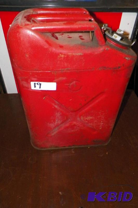 lot 19 image: Military Gas Tank 20 Tall