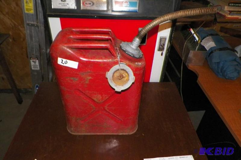 lot 20 image: Military Gas Tank 20 Tall wSpout
