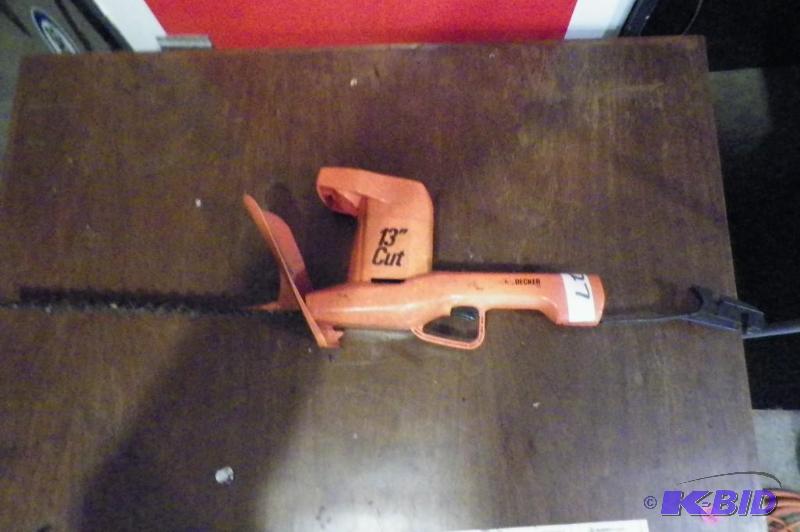lot 27 image: Black & Decker 13 Electric Hedge Trimmer Works