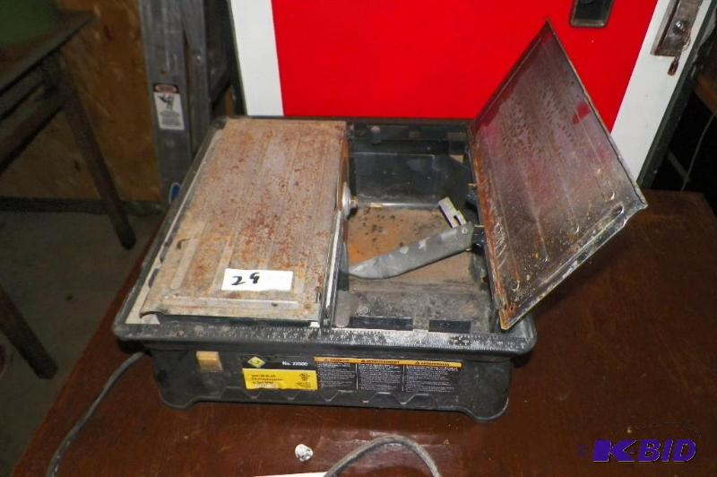 lot 29 image: QEP NO. 22500 Tile Saw Wet Saw Works Fine