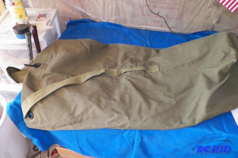 lot 57 image: Army Duffle Bag