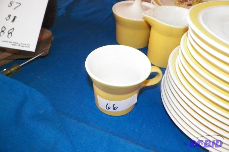 lot 66 image: Yellow USA Dishes 5 Dinner Plates & 1 Chop Plate