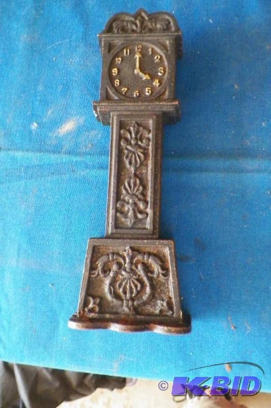 lot 81 image: 9 Reproduction Cast Iron Bank
