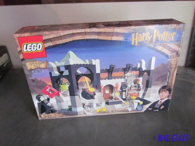 lot 108 image: Highly collectible Harry Potter Lego 4705 Nap...