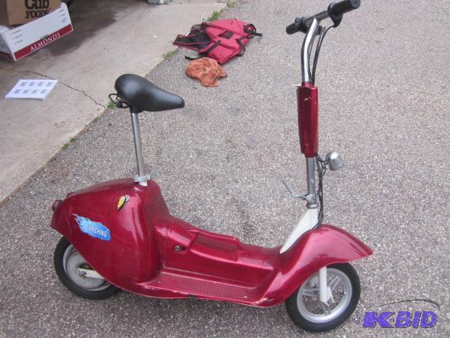 lot 140 image: Electric scooter, batteries will not take a c...