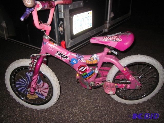 lot 149 image: Child bike