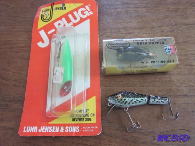 lot 27 image: (3) vintage fishing lures, (2) in packaging.&...