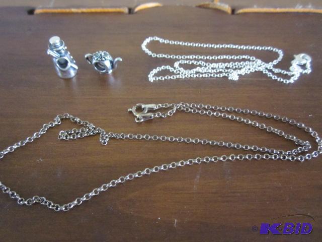 lot 7 image: Lot of (2) sterling silver necklaces and (2) ...