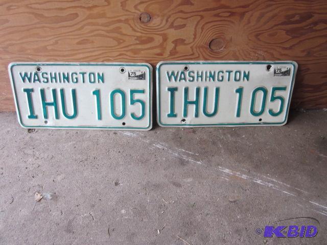 lot 76 image: Pair of vintage 1975 Washington license plate...