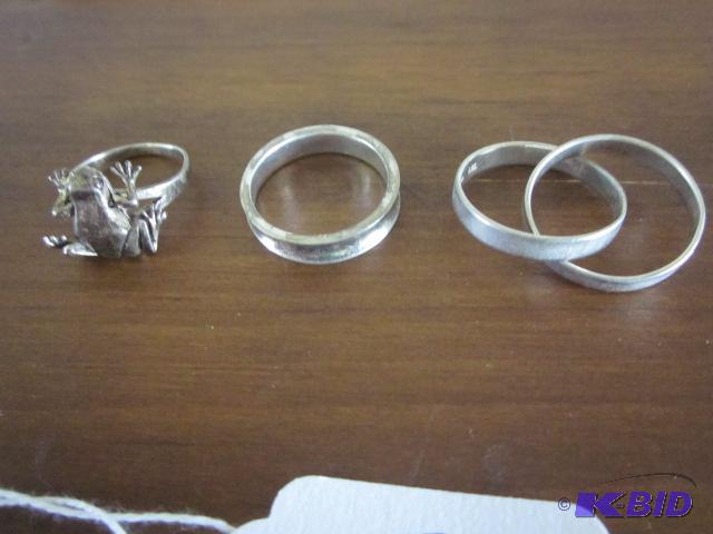 lot 8 image: Lot of (3) sterling silver rings, including (...