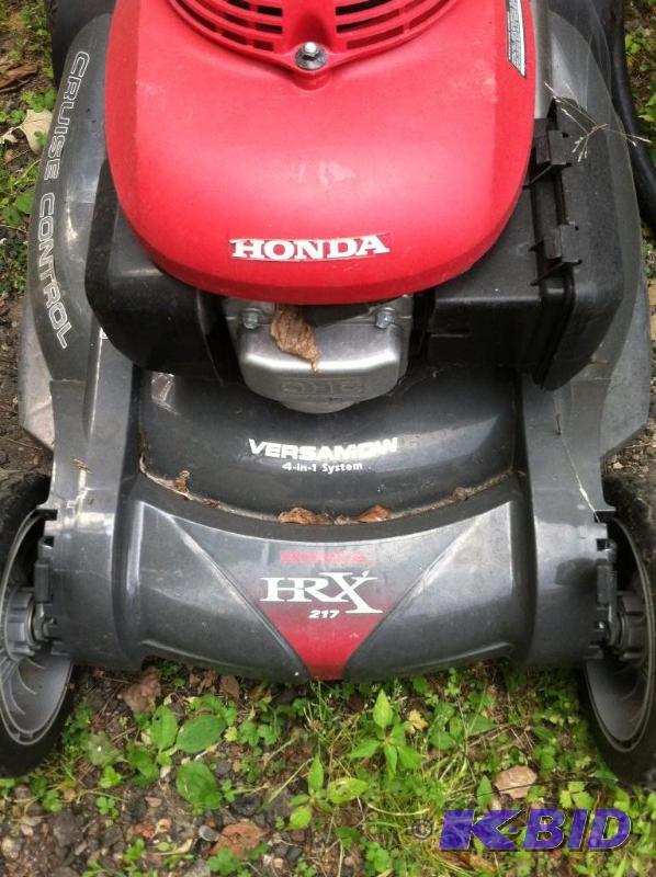 lot 102 image: Honda Self Propelled Push Mower