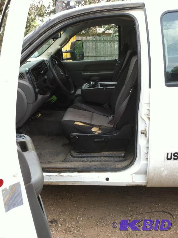 lot 2 image: 2007 GMC 3500 Duramax Diesel, Crew cab flatbed dually pickup Truck. Texas Truck.