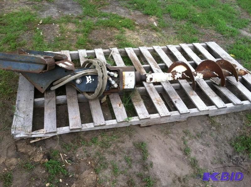 lot 24 image: Bobcat Hydraulic Auger-fits mini skidsteer mt 50 52 55 and 460 m70 etc.