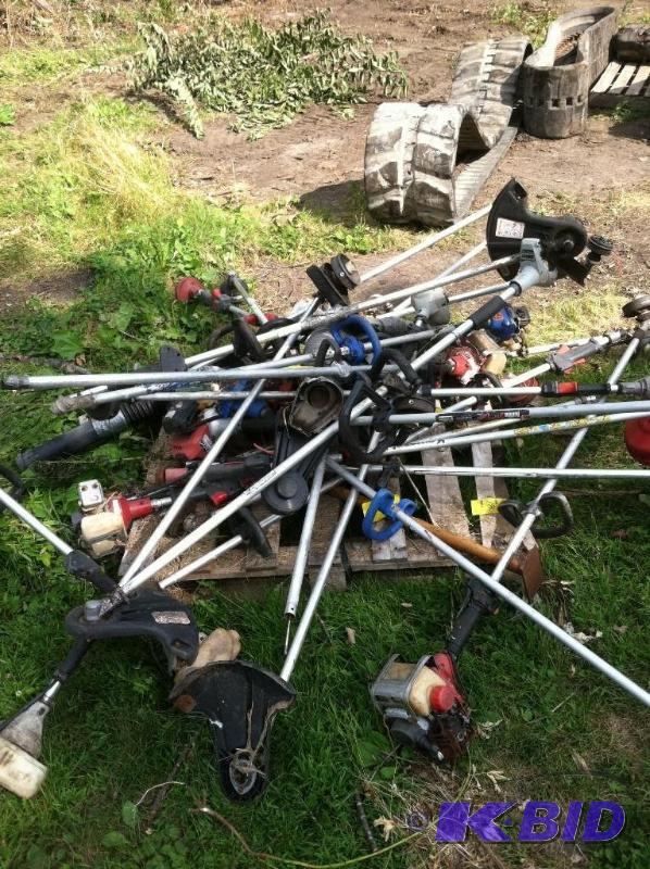 lot 28 image: Assorted Weed Whips  Echo, stihl, homelite, weedeater and more.