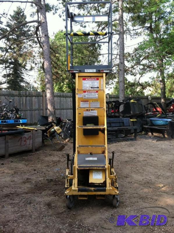 lot 35 image: Biljax Electric Lift