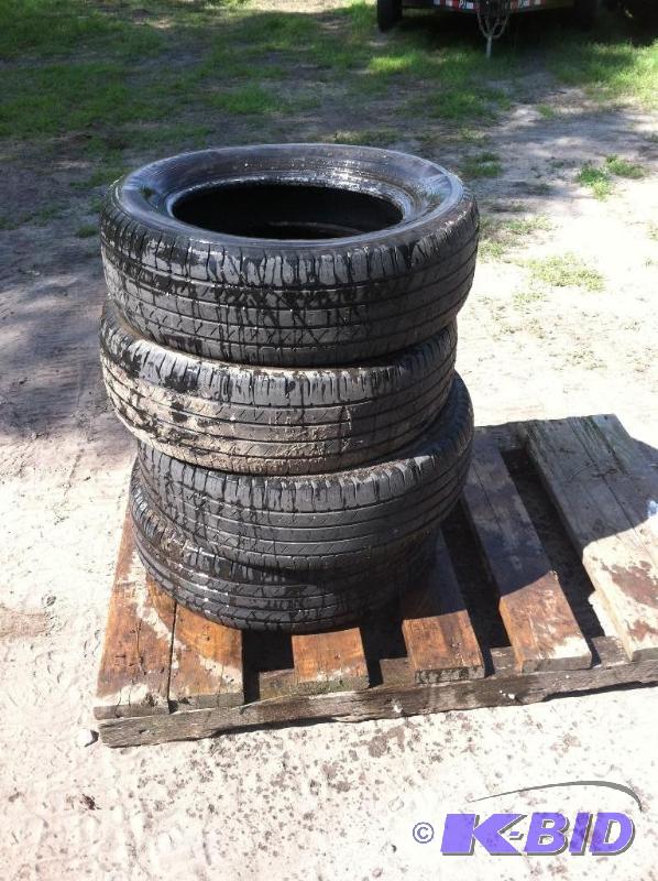 lot 56 image: Set of 4 Tires