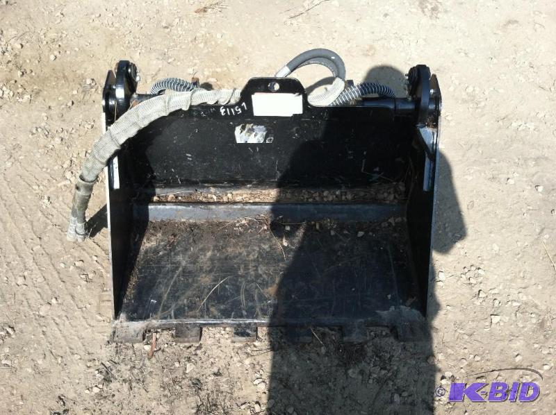 lot 67 image: Kanga Mini Skid Steer Bucket 4 in 1 Hydraulic grapple bucket  BRAND NEW
