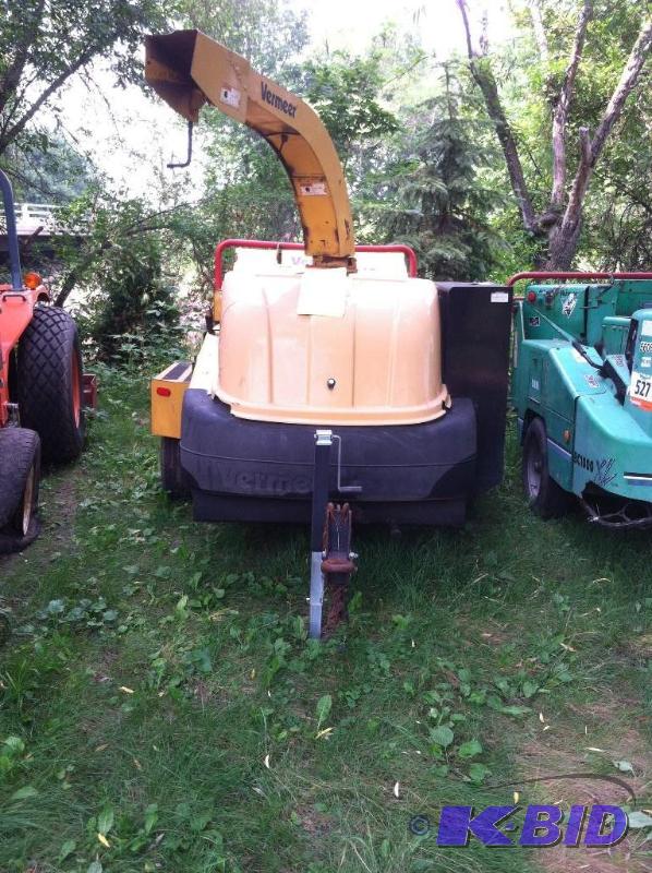 lot 77 image: Vermeer BC1400 Diesel Wood Chipper Cat diesel power