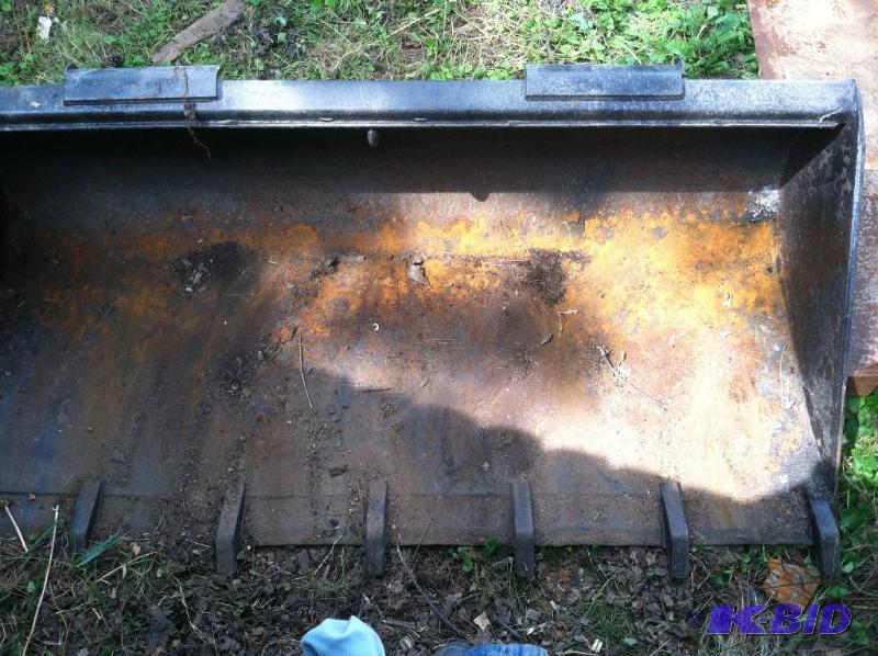 lot 81 image: 72 toothed Skid Steer Bucket