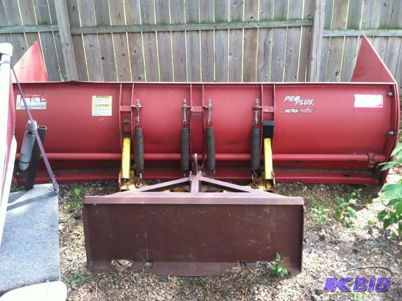 lot 86 image: Skid Steer Snow Plow  9 box blade snow pusher.