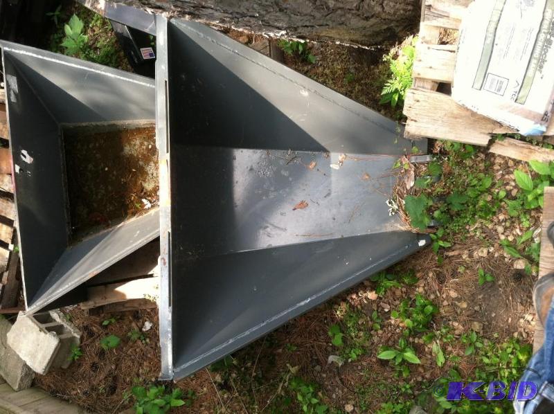 lot 87 image: Skid Steer Stump  rock Bucket