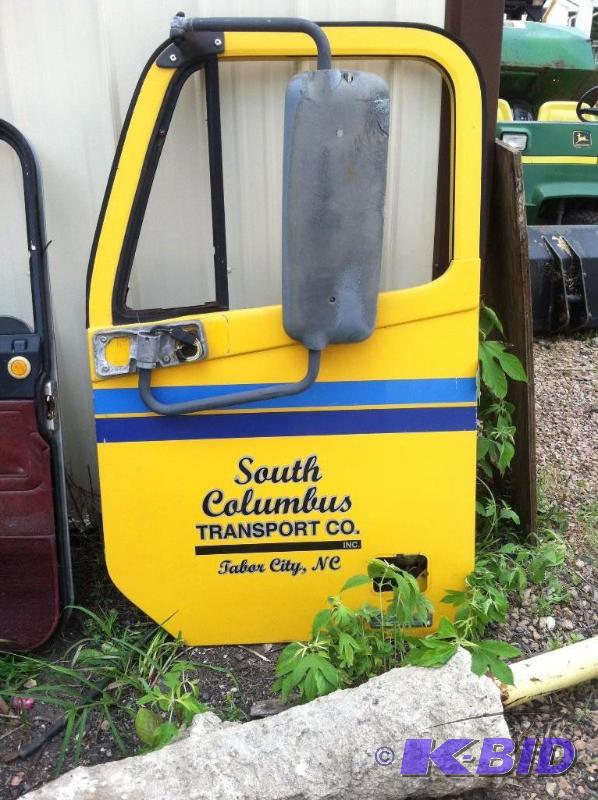 lot 99 image: Truck Door