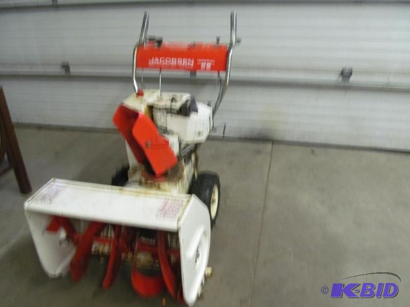 lot 103 image: Snowblower