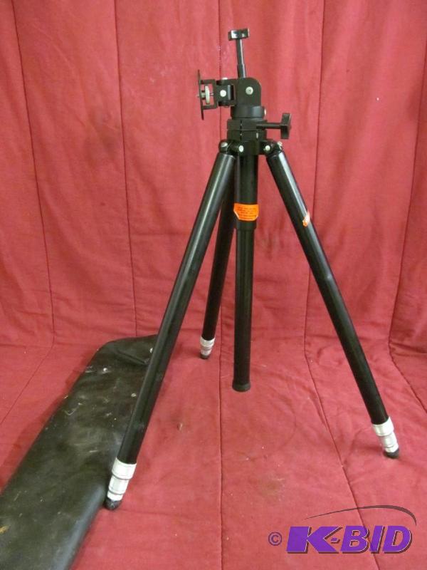 lot 160 image: Tripod