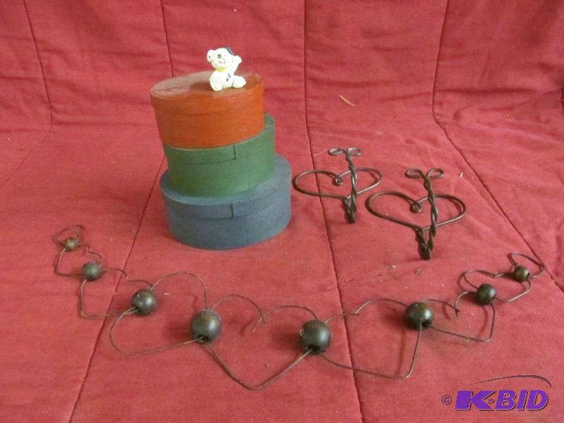 lot 165 image: Decor