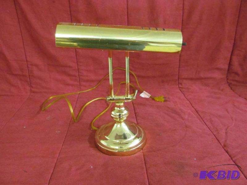 lot 189 image: Lighting
