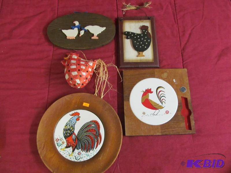 lot 65 image: Decor