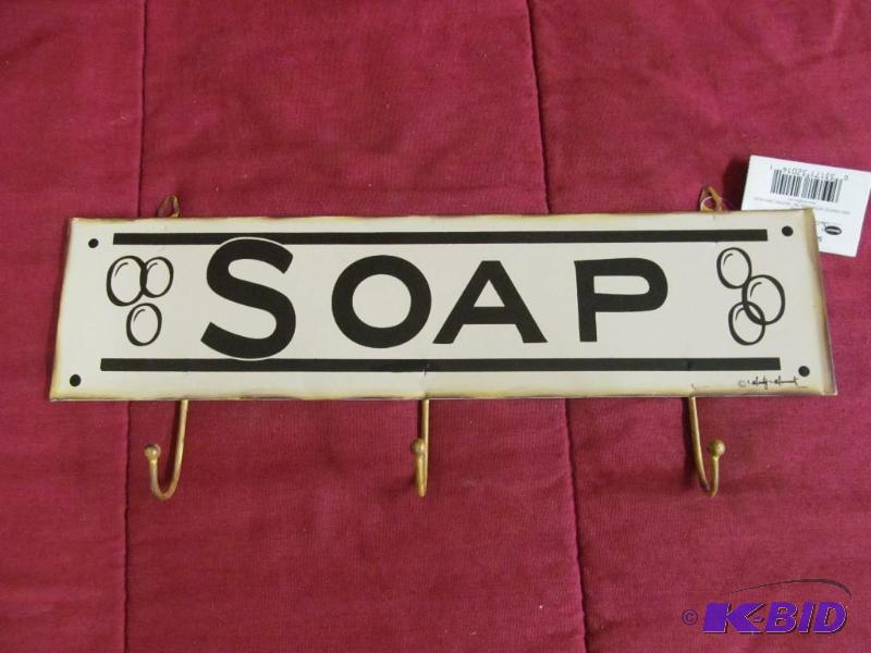 lot 95 image: Decor