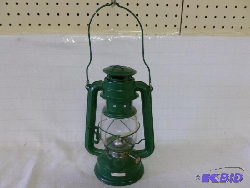 lot 124 image: Decorative metal bodied barn lantern that mea...