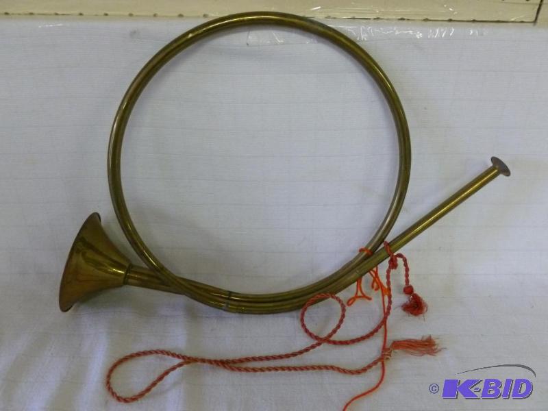 lot 127 image: Large vintage brass horn decoration that meas...