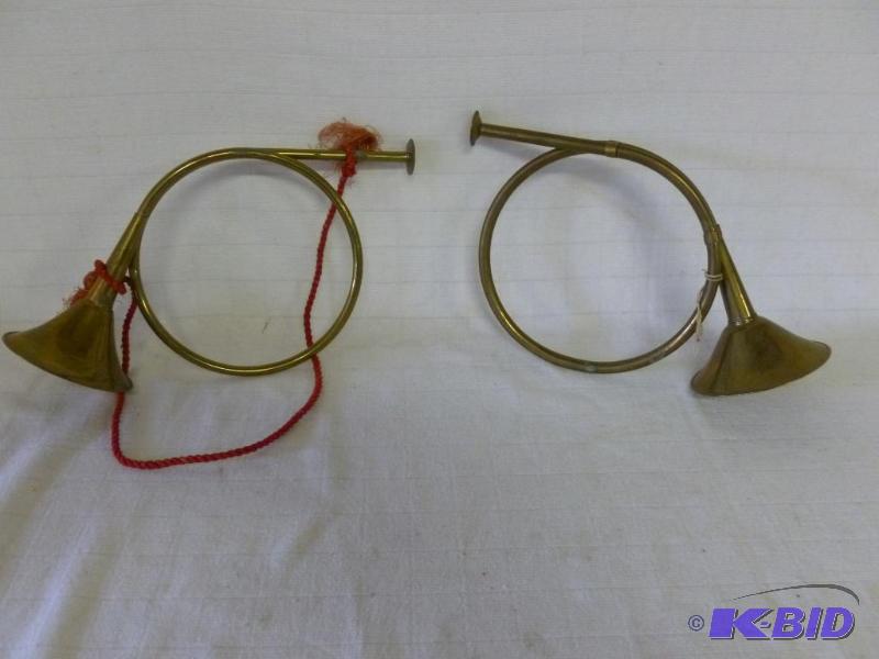 lot 128 image: Lot of two vintage brass horn decorations tha...