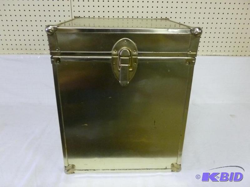 lot 23 image: Metal shell storage trunk that measures 16&qu...