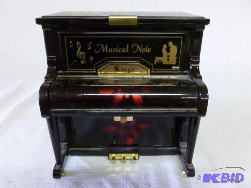 lot 42 image: Beautiful Regin Musical Note Kings piano styl...